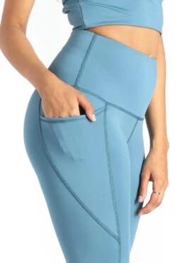 7/8 Boundless Legging With Pockets In Ocean -YOGA DEMOCRACY Sales 1115 SOLIDS BLUE DETAIL sw
