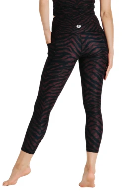 7/8 Boundless Legging With Pockets In Fierce Feline -YOGA DEMOCRACY Sales 1115 FierceFeline Back removebg