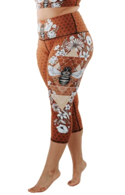 Beeloved Printed Yoga Crops 10 Beeloved Printed Yoga Crops -YOGA DEMOCRACY Sales 1201 beeloved side removebg