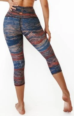 Pedra Printed Yoga Crops -YOGA DEMOCRACY Sales 1201 mountain back