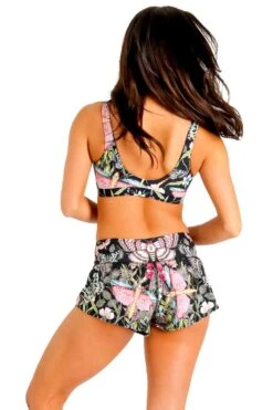 Flow Short In Pretty In Black -YOGA DEMOCRACY Sales 1305130 Pretty In Black Flow Short Back 1 a6398364 8c43 4de2 8a08 fabb76692fbb