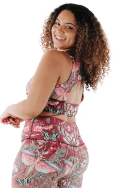 Free Range Sports Bra In Pretty In Pink -YOGA DEMOCRACY Sales 1504 PIP back removebg