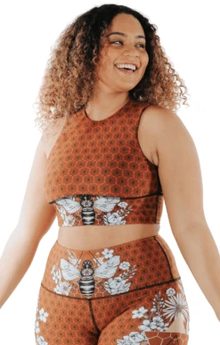 Free Range Sports Bra In Beeloved 6 Free Range Sports Bra In Beeloved -YOGA DEMOCRACY Sales 1504 beeloved front removebg